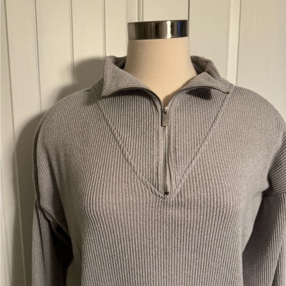 Kinesis size Large Gray Quarter-Zip Pullover EUC - Picture 5 of 9